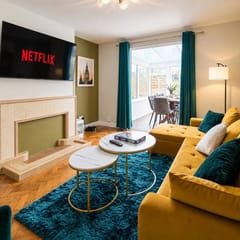 Spacious 4BR | Sleeps 10 | Free Parking