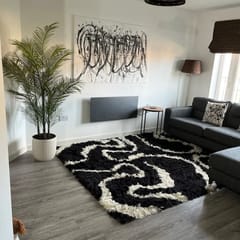 1BR Flat near M6Jct23/A580 with multi car parking