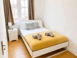 2BED Home with FREE Parking near Sydenham Station - Image 3