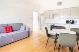 2BR Seaside Sanctuary in St Leonards on Sea Flat 5 - Image 2