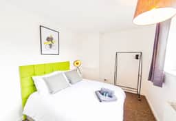 4 Bed - 2 Baths 1 Walk in Shower Lots of Parking - Image 5