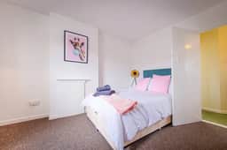 4 Bed - 2 Baths 1 Walk in Shower Lots of Parking - Image 3