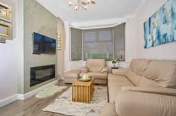 Birch Barn Retreat Spacious 4BR House with FREE Parking Sleeps 6 - Image 2