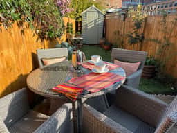 Bright and Cosy South London 2BR House with Garden & Terrace - Image 2