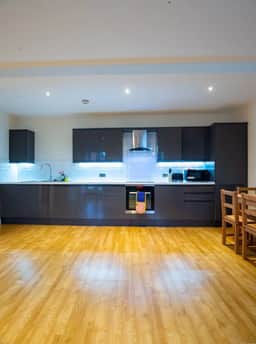 Charlotte House: Central 2BR 2BATH Retreat – Sleeps 6 - Image 3