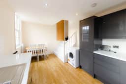 Charlotte House: Prime Location Urban Nest – 2BED 2BATH - Image 4
