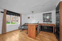 Cozy 1-Bed Flat in Croydon Sleeps 4 - Free Parking - Image 4