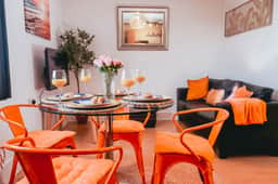 Elizabeth Line Retreat – Modern 2BR Flat in Hayes - Image 2