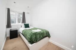 Family-Friendly 3-Bed Haven in Northolt w/Parking - Image 5