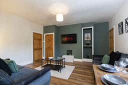 Gateshead 2BR Home - Near Town & Metro Access - Image 2
