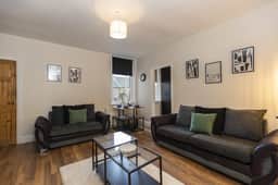 Gateshead 2BR Home - Near Town & Metro Access - Image 3