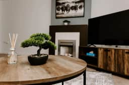 Hardwick Haven – Modern 3BR Townhouse Retreat with Free Parking - Image 4