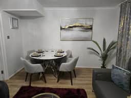 Hornchurch Cozy 2-Bed Flat with Street Parking - Image 3