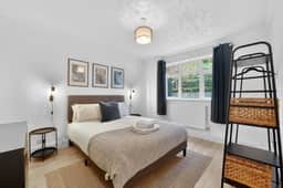 Madeira 2BR Garden Retreat in Bromley with Street Parking - Image 5
