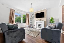 Modern & Spacious 4-Bedroom Residence in Crumpsall - Image 3