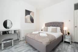Newly Renovated 4BR House with lots of amenities - Image 3