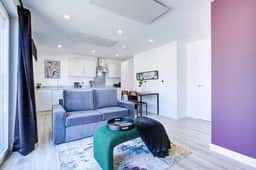 Penny Place Retreat – Central 2BED 2BATH by Station + Free Parking - Image 3