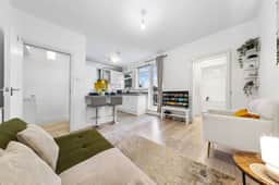 Powder Mill Retreat - 2BR Modern Flat for 4 - Image 2