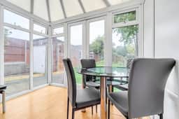 Spacious 4-Bedroom Haven in Orpington Retreat - Image 3