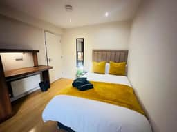 Spacious 6-Bedroom Terraced House | Sleeps 8 | Near City Centre - Image 4