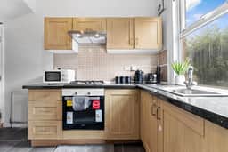 Spacious Leeds Home | Sleeps 6 | Free Parking - Image 3