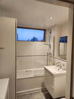 Stylish 1-Bedroom Haven in Central London - Image 2