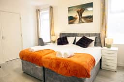 Stylish 3-Bed Flat Near Cardiff City Centre & Uni - Image 3