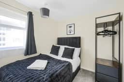 The Ipswich Snug Spacious 3BR Retreat FREE Parking - Image 4