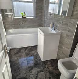 West Midlands Home - 3BR w/FREE Parking and WIFI - Image 5