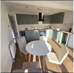 West Midlands Home - 3BR w/FREE Parking and WIFI - Image 5