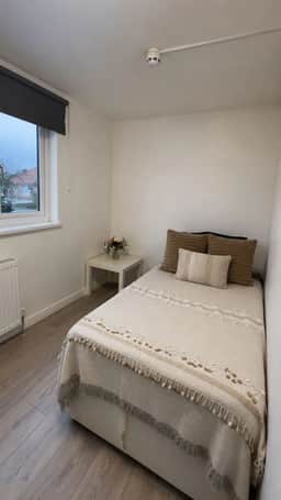 Room 4, 2 Twickenham Gardens, London - Image 2