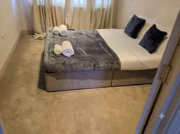 London 2BR Retreat with Free Parking & City Access - Image 4