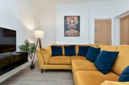 Contractor-Friendly 6BR 6 En-Suites | Free Parking - Image 2