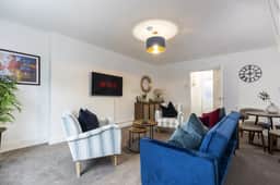 The Cosy Pavilion: Stylish 2BR Home with Free Street Parking - Image 2