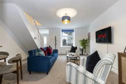 The Cosy Pavilion: Stylish 2BR Home with Free Street Parking - Image 3