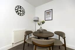 The Cosy Pavilion: Stylish 2BR Home with Free Street Parking - Image 4