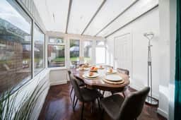 Spacious 4BR | Sleeps 10 | Free Parking - Image 4