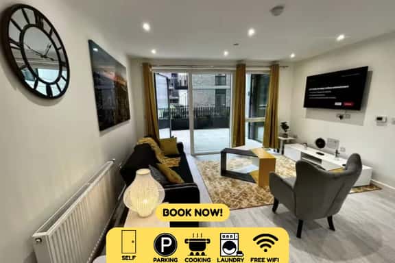 Comfortable 2-Bed Apartment with Balcony | Sleeps 5 - Image 1