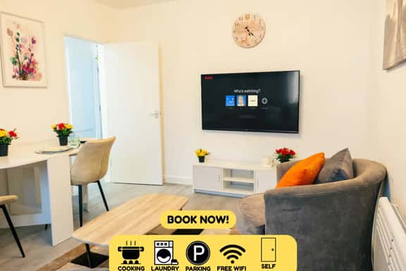 Cozy 2BR Flat Near Cardiff City Centre | Stadium| Shops | Uni - Image 1