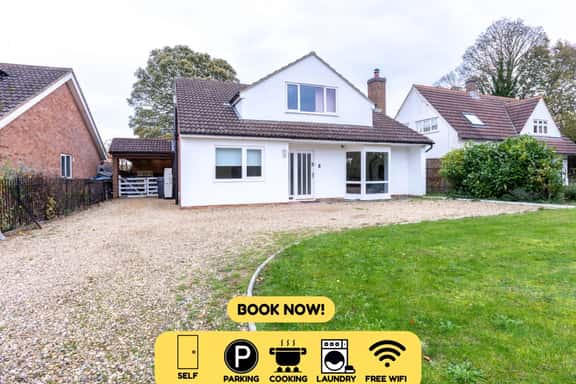 Grand 5BR Home in Market Harborough with Free Parking - Image 1