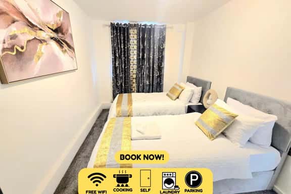 Hornchurch Cozy 2-Bed Flat with Street Parking - Image 1