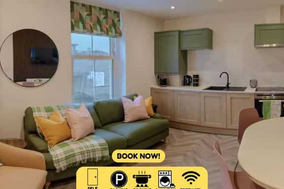 Modern 3BR Flat in Central Plymouth Free Parking Sleeps 6 - Image 1
