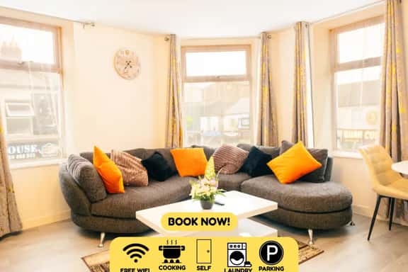 Stylish 3-Bed Flat Near Cardiff City Centre & Uni - Image 1