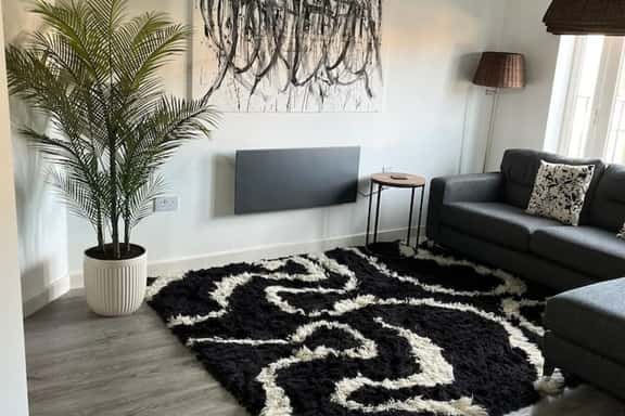 1BR Flat near M6Jct23/A580 with multi car parking - Image 1