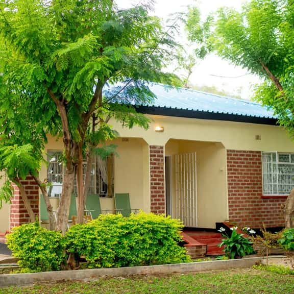 The Bay Cottage: 4BR Retreat in Cape Maclear - Image 1