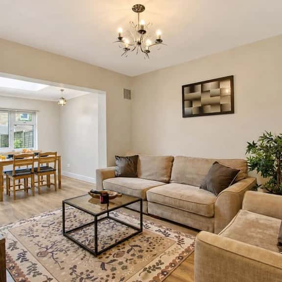 Wembley Garden Retreat |4BR|Sleeps 7|Near Station - Image 1