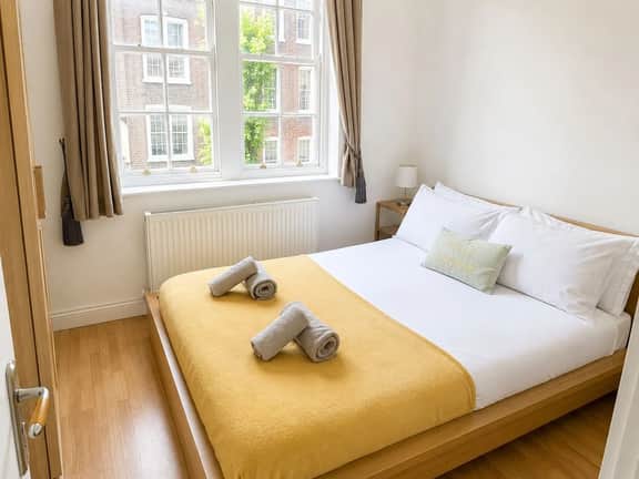 2BED Home with FREE Parking near Sydenham Station - Image 4