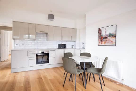2BR Seaside Sanctuary in St Leonards on Sea Flat 5 - Image 3