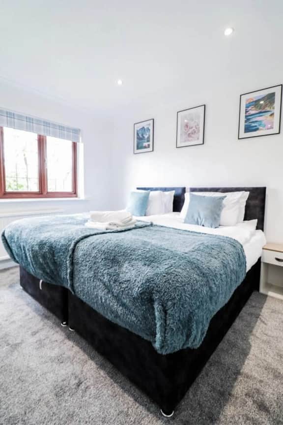 3BR Family Retreat with Free Parking Bexleyheath - Image 3