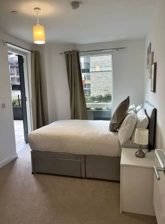 Comfortable 2-Bed Apartment with Balcony | Sleeps 5 - Image 2
